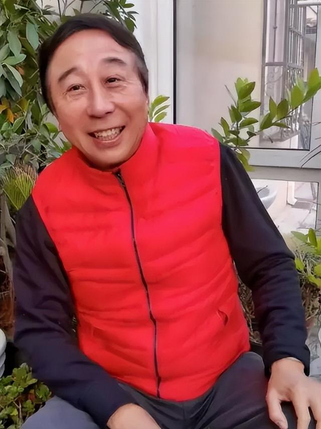 艾慧嫁给冯巩结婚39年，有幸福欢笑，更有屈辱和泪水？冯巩有过几个老婆学晶闫学晶几个孩子！